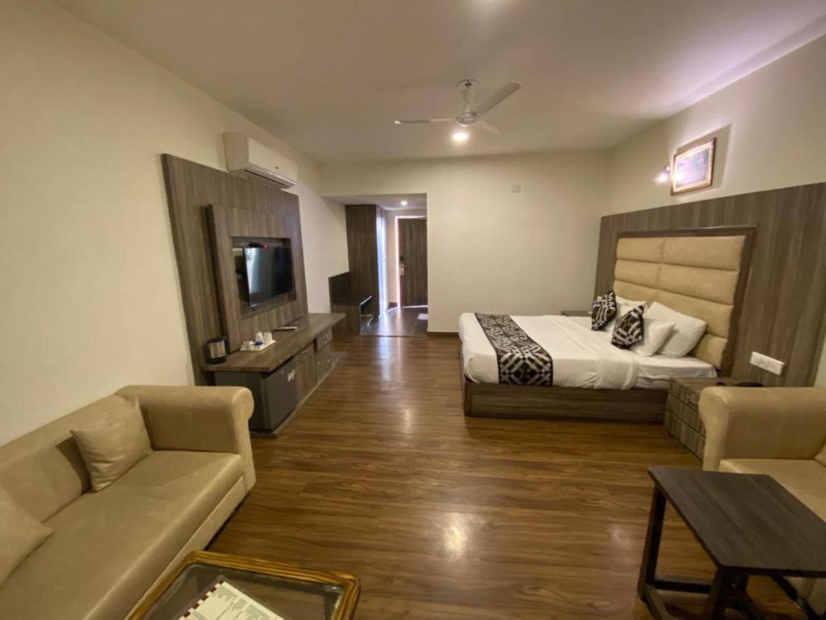 Hotel Rama Trident, Katra Exteriér fotografie