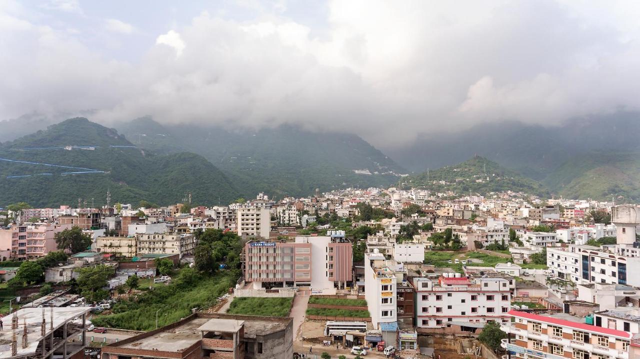 Hotel Rama Trident, Katra Exteriér fotografie